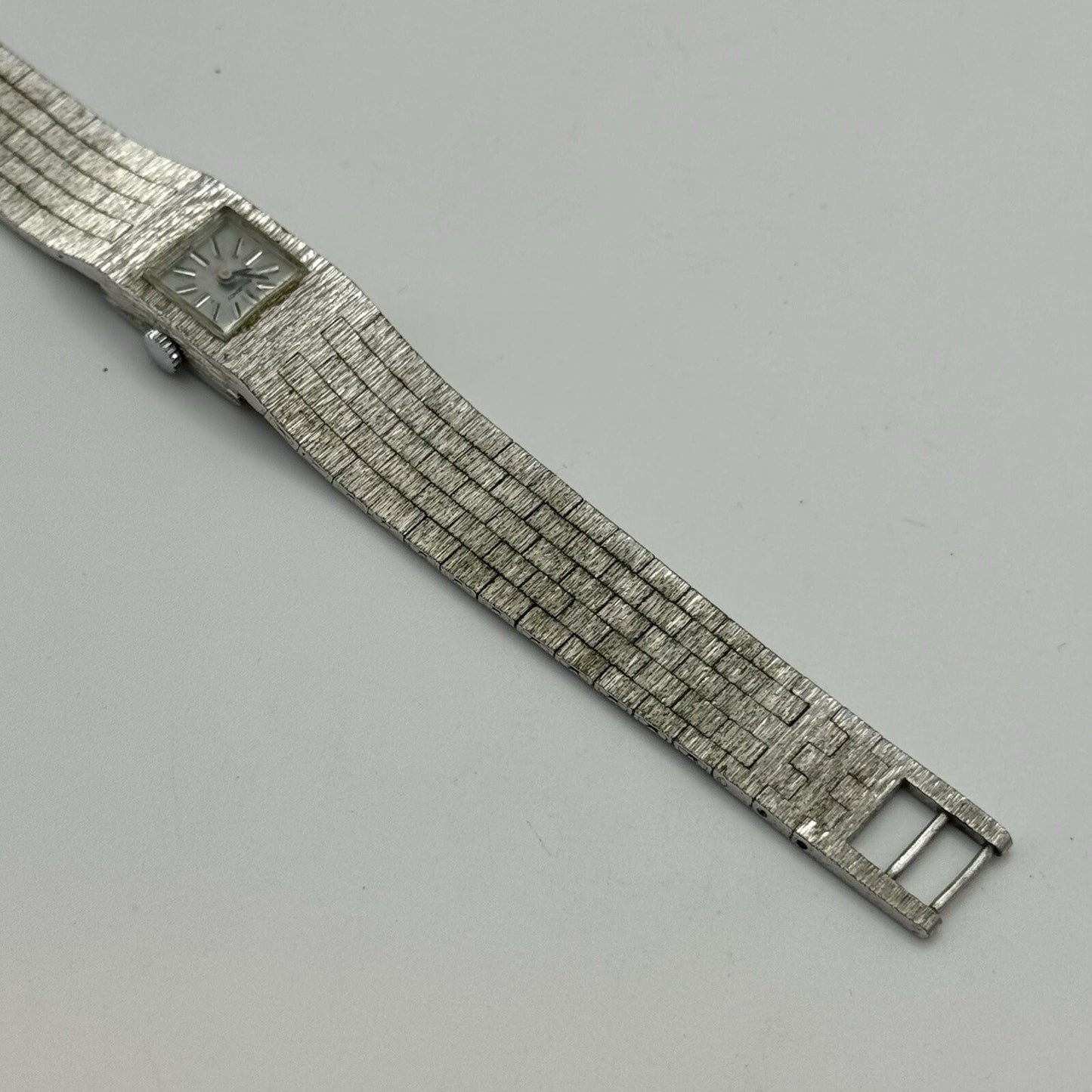 15mm WORKING Ladies Regency Silver Tone Bark Affect Manual Wind Vintage Watch