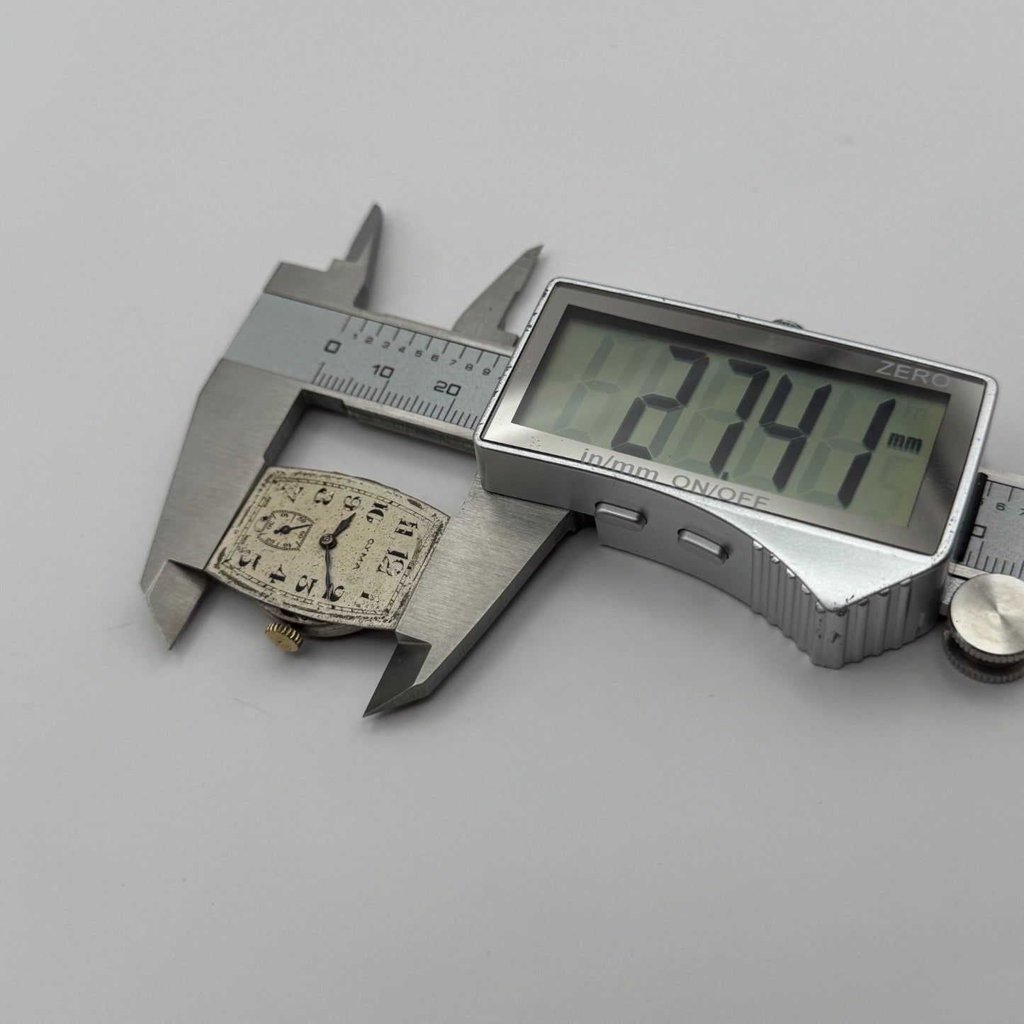 Cyma REF 032B Watch Movement Manual Wind Vintage Swiss 15 Jewels Repair 26.1mm