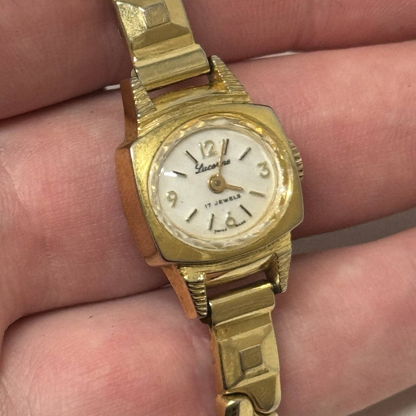 17mm WORKING Vintage Ladies Lucerne Manual Wind Expandable Cal 5001 Mvt Watch