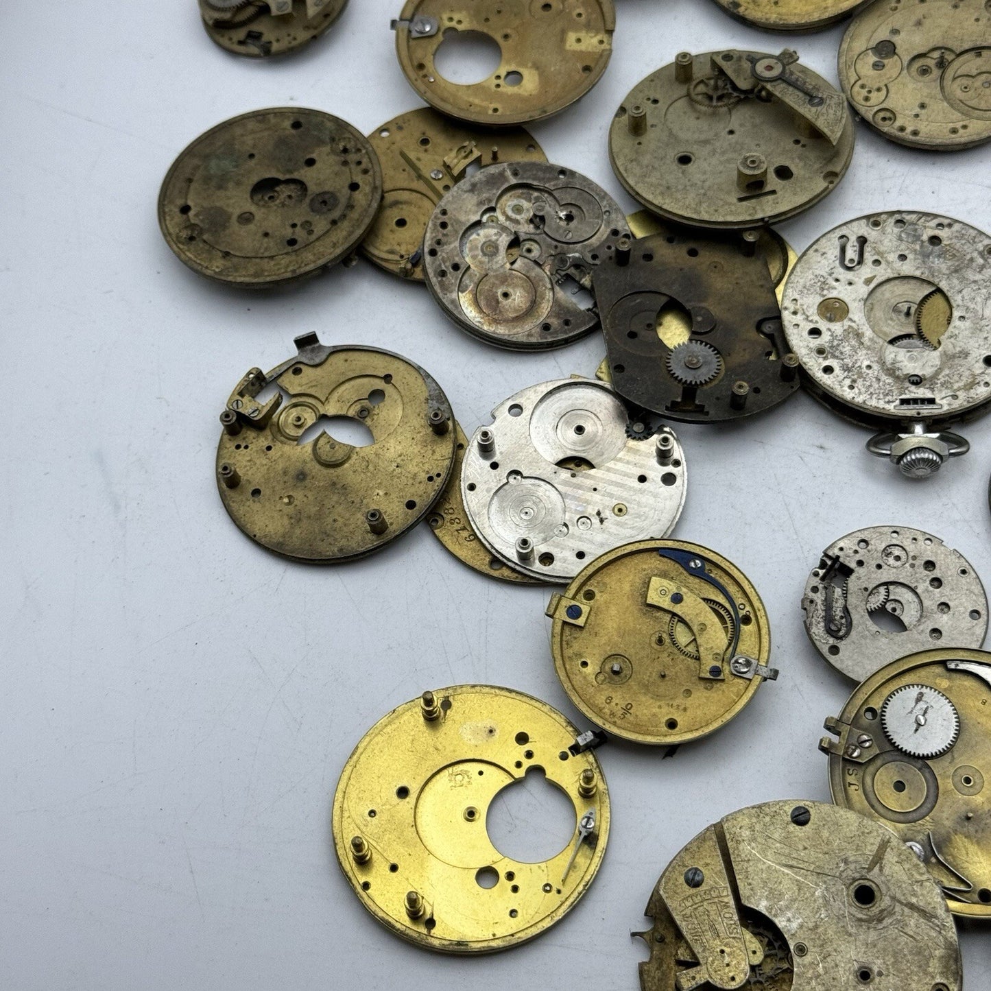 620 Grams Job Lot Of Pocket Watch Movements Parts For Spares / Repairs / Parts
