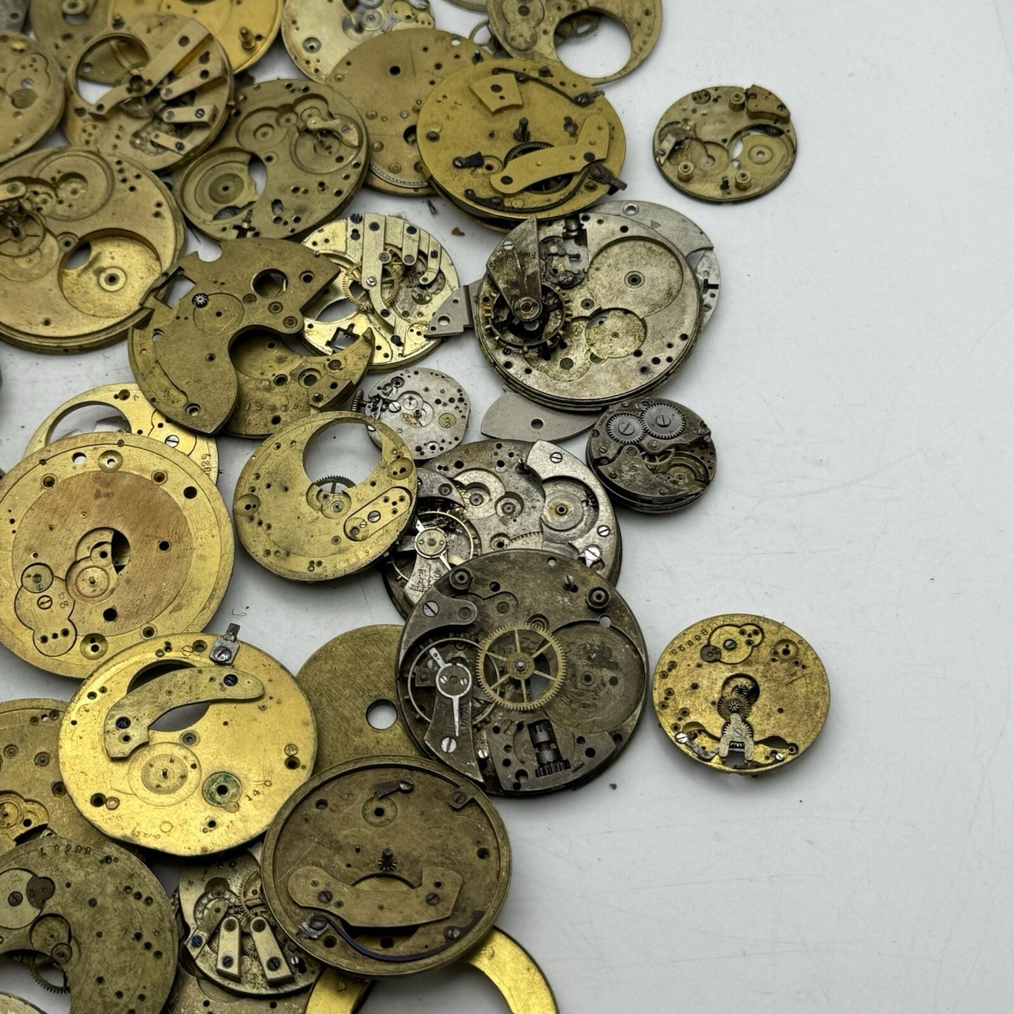 770 Grams Job Lot Of Pocket Watch Movements Parts For Spares / Repairs / Parts