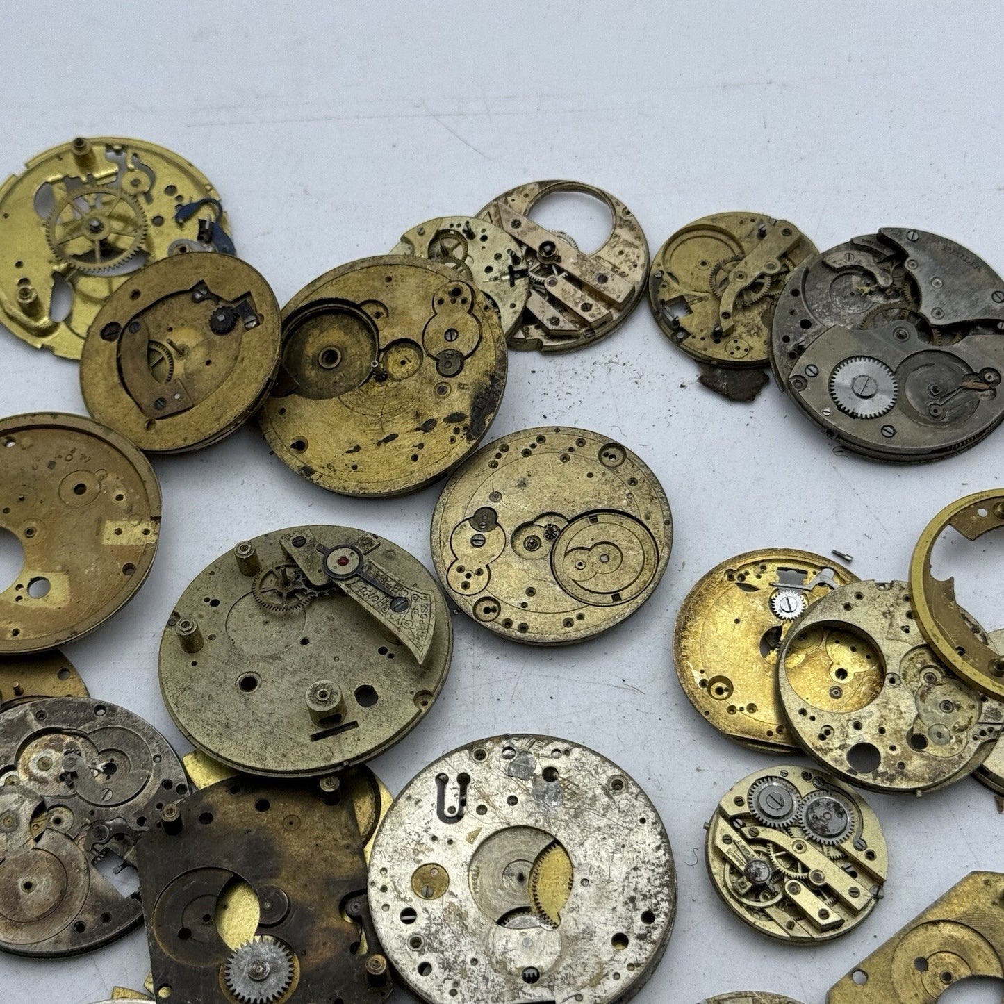 620 Grams Job Lot Of Pocket Watch Movements Parts For Spares / Repairs / Parts
