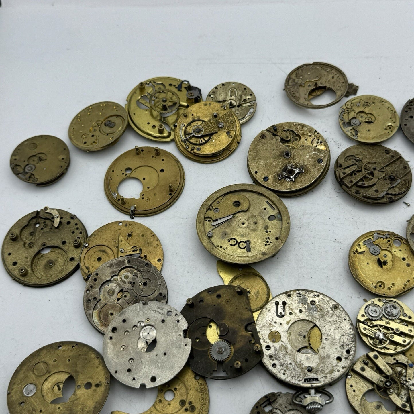 620 Grams Job Lot Of Pocket Watch Movements Parts For Spares / Repairs / Parts