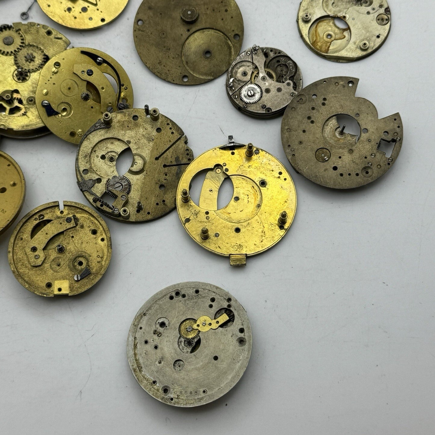 510 Grams Job Lot Of Pocket Watch Movements Parts For Spares / Repairs / Parts