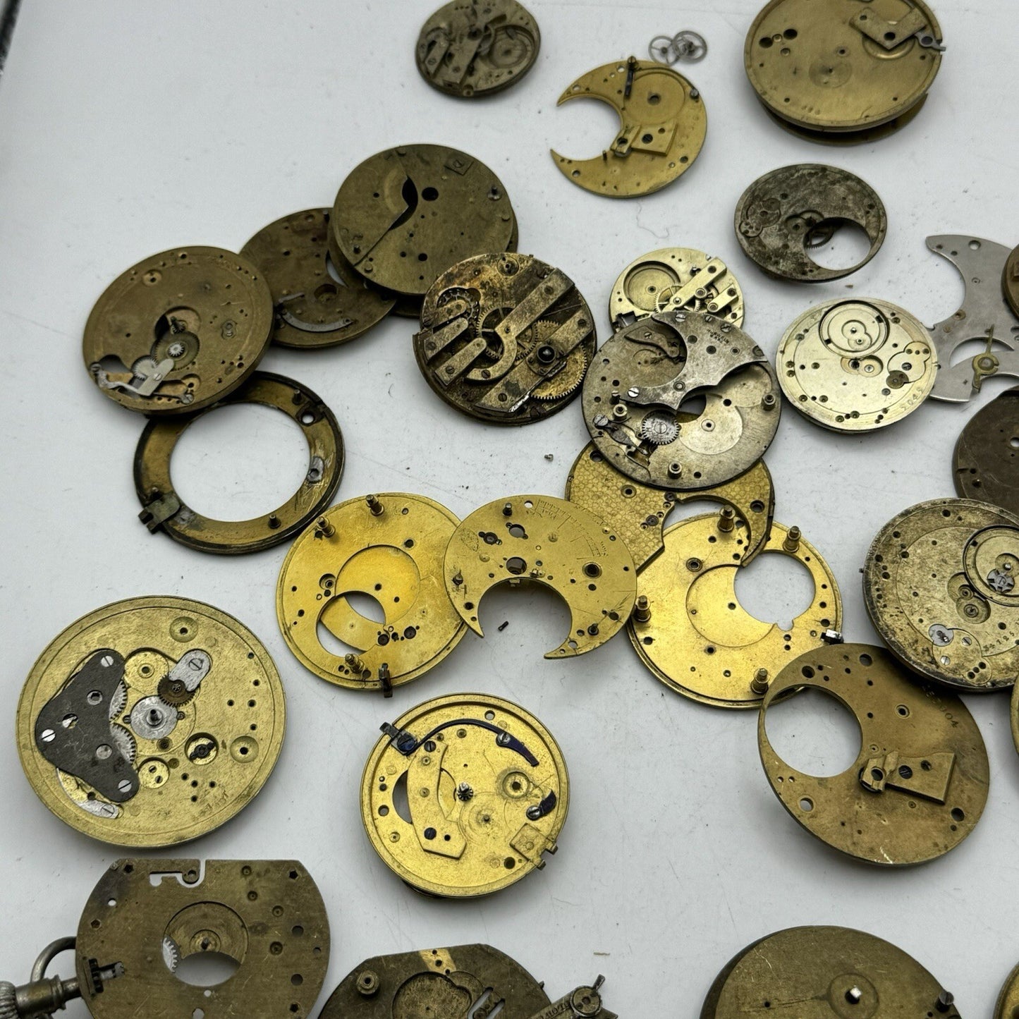 550 Grams Job Lot Of Pocket Watch Movements Parts For Spares / Repairs / Parts
