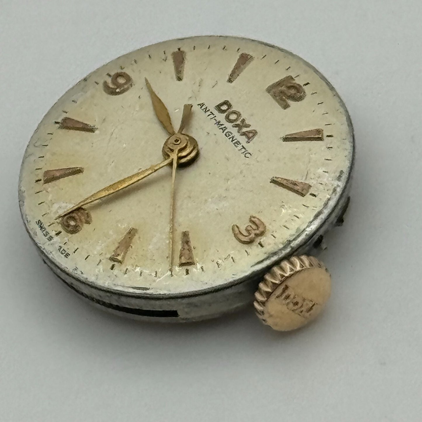 19.6mm Doxa Cal 137 8 3/4 Manual Wind Watch Movement Swiss Made Vintage PARTS