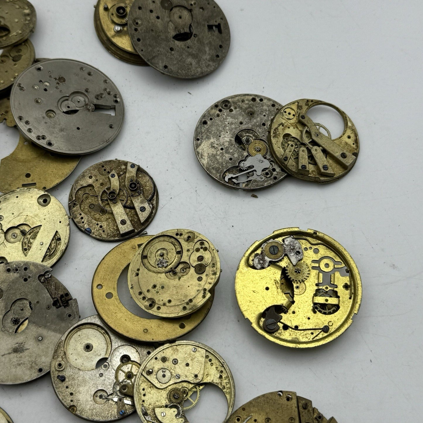 650 Grams Job Lot Of Pocket Watch Movements Parts For Spares / Repairs / Parts