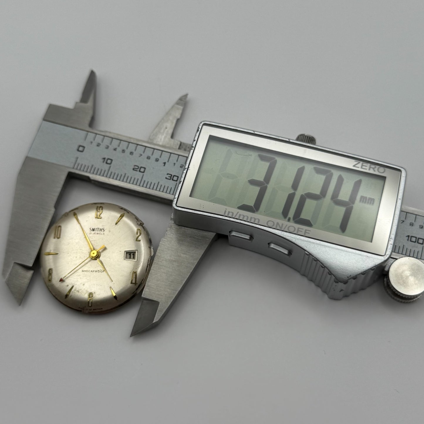 Smiths Shockproof Date 5T65 Watch Movement Manual Wind Vintage Parts Repair 23mm