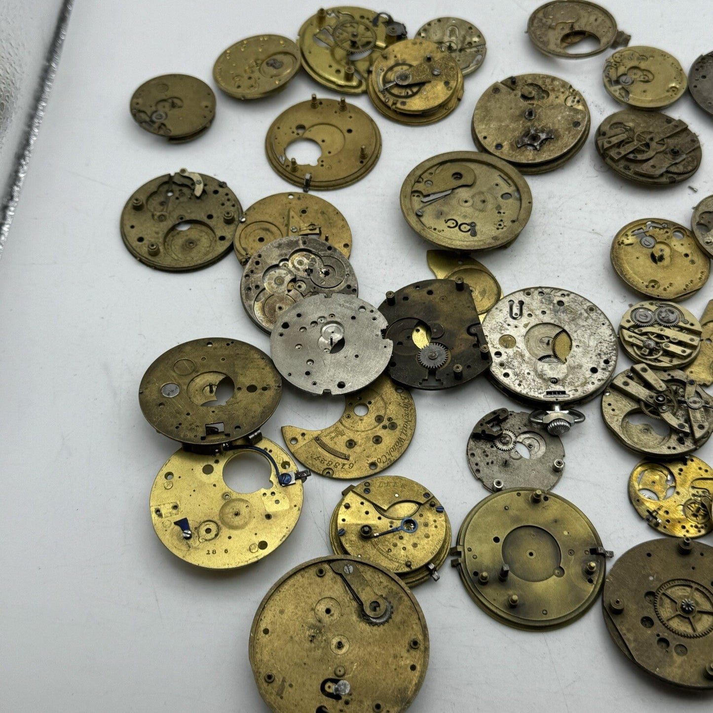 620 Grams Job Lot Of Pocket Watch Movements Parts For Spares / Repairs / Parts