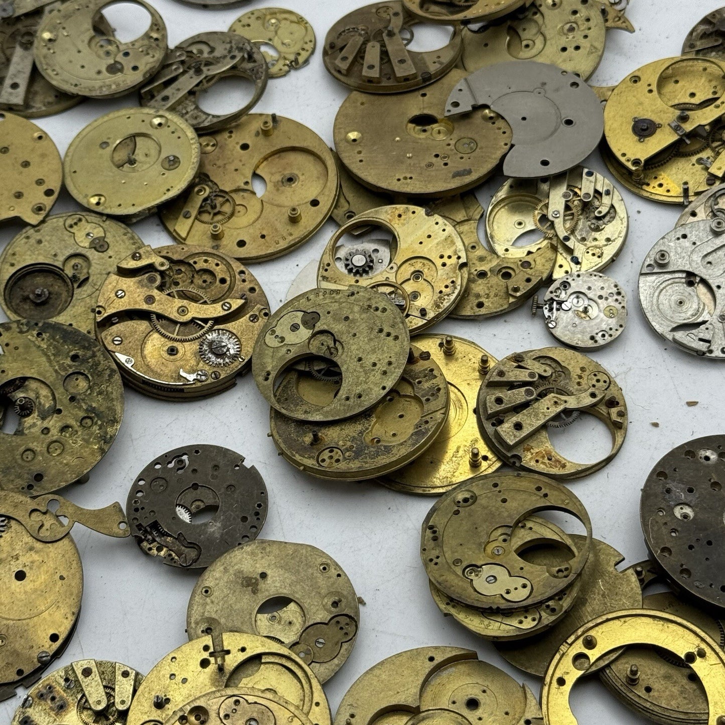 770 Grams Job Lot Of Pocket Watch Movements Parts For Spares / Repairs / Parts