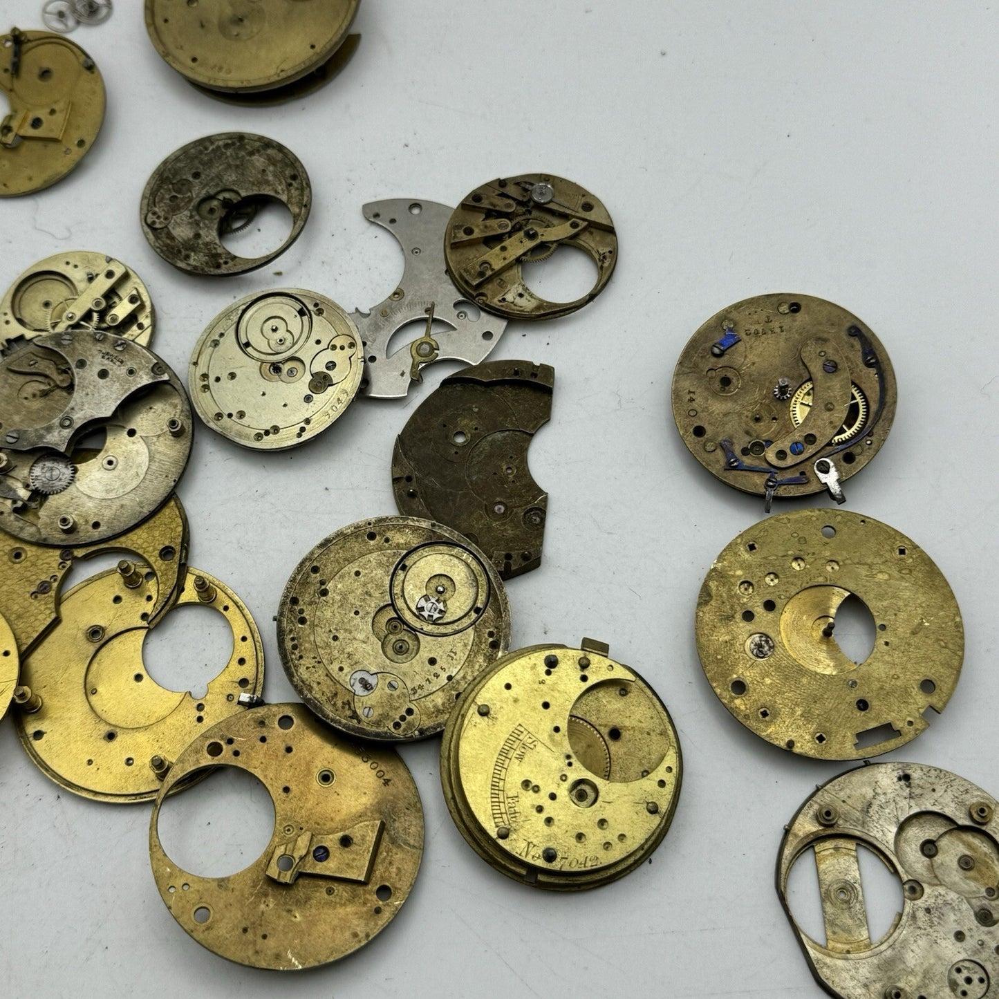 550 Grams Job Lot Of Pocket Watch Movements Parts For Spares / Repairs / Parts