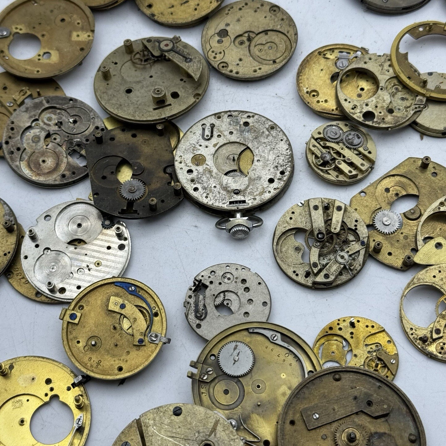 620 Grams Job Lot Of Pocket Watch Movements Parts For Spares / Repairs / Parts