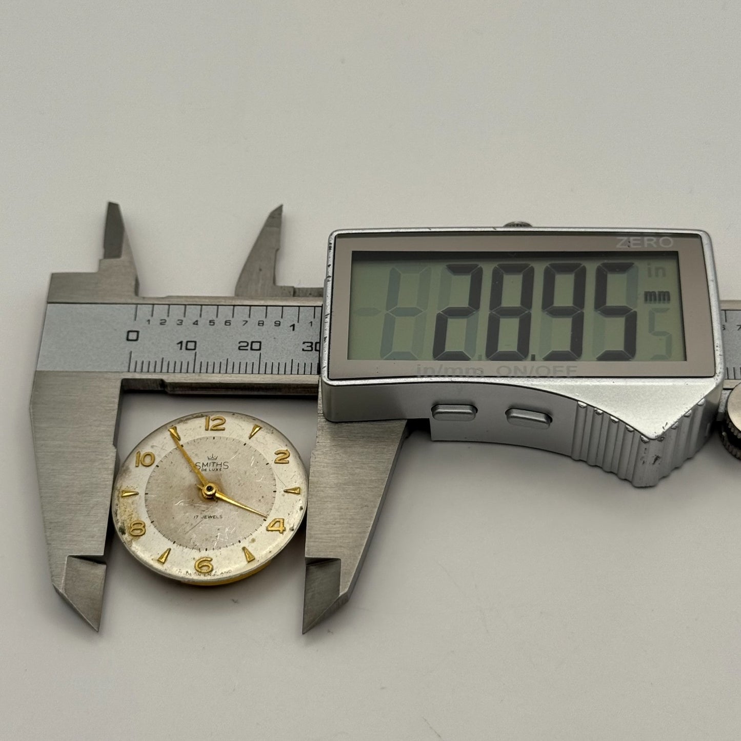 Smiths 27.CS. De Luxe Watch Movement Manual Wind Vintage Parts Repair 26.9mm