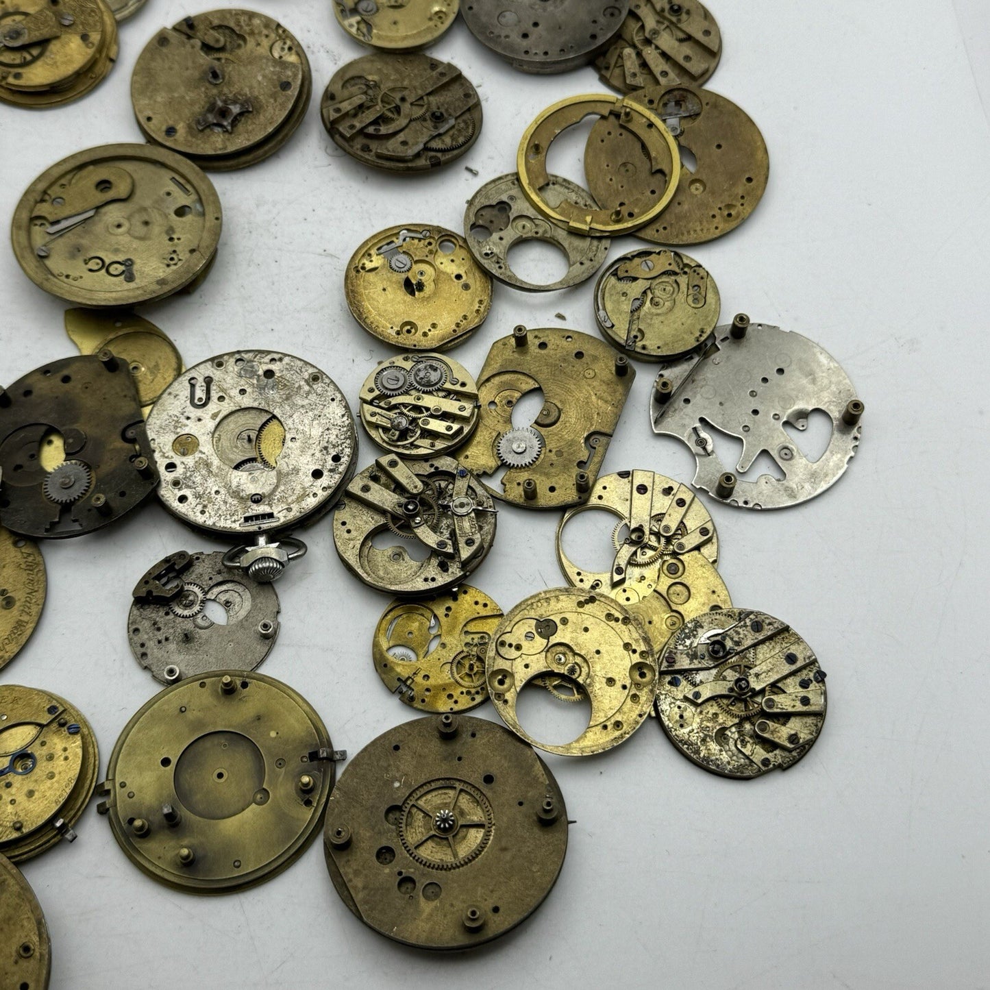 620 Grams Job Lot Of Pocket Watch Movements Parts For Spares / Repairs / Parts