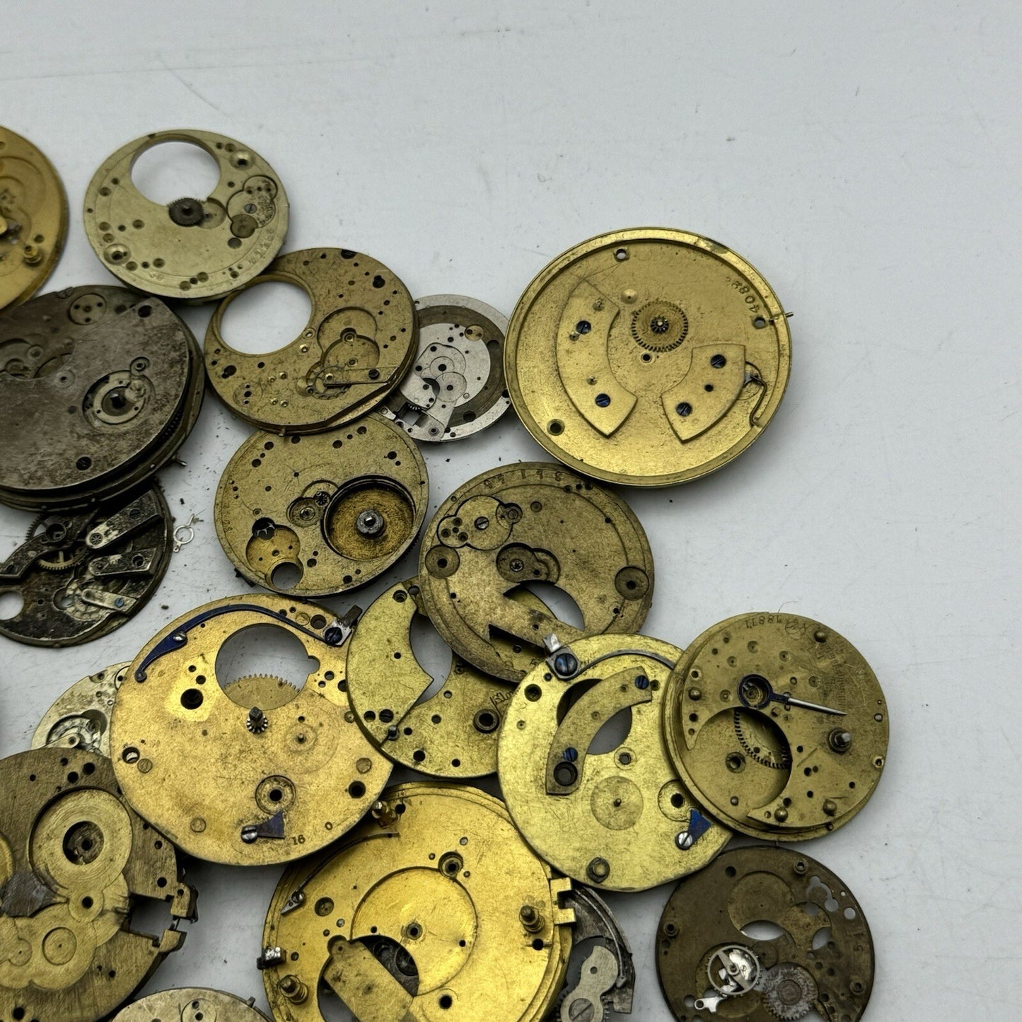 570 Grams Job Lot Of Pocket Watch Movements Parts For Spares / Repairs / Parts