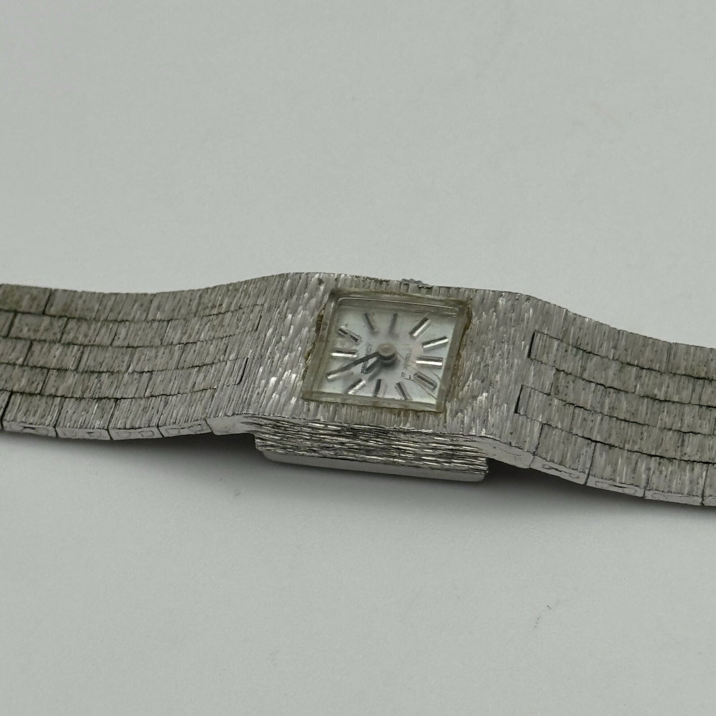15mm WORKING Ladies Regency Silver Tone Bark Affect Manual Wind Vintage Watch