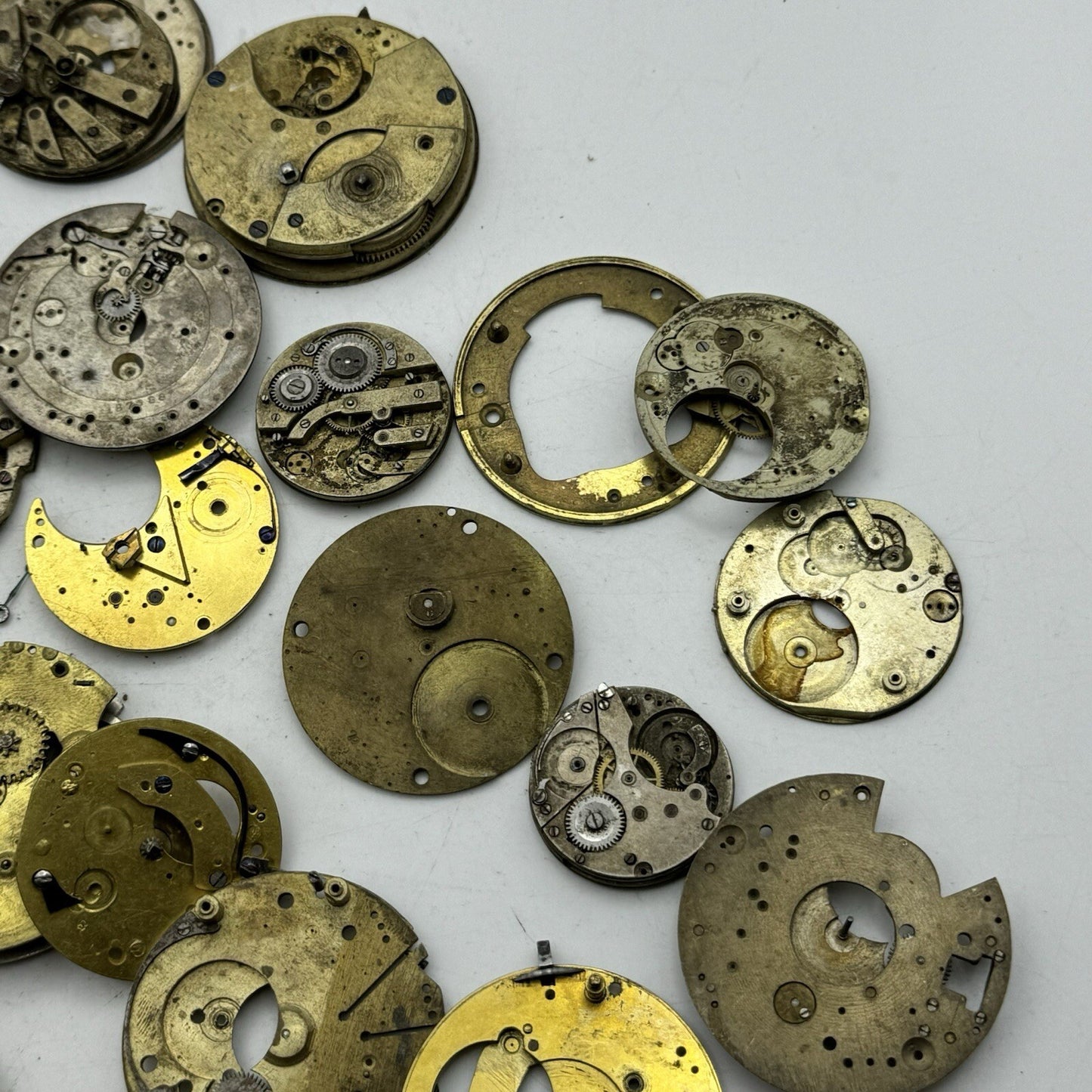 510 Grams Job Lot Of Pocket Watch Movements Parts For Spares / Repairs / Parts