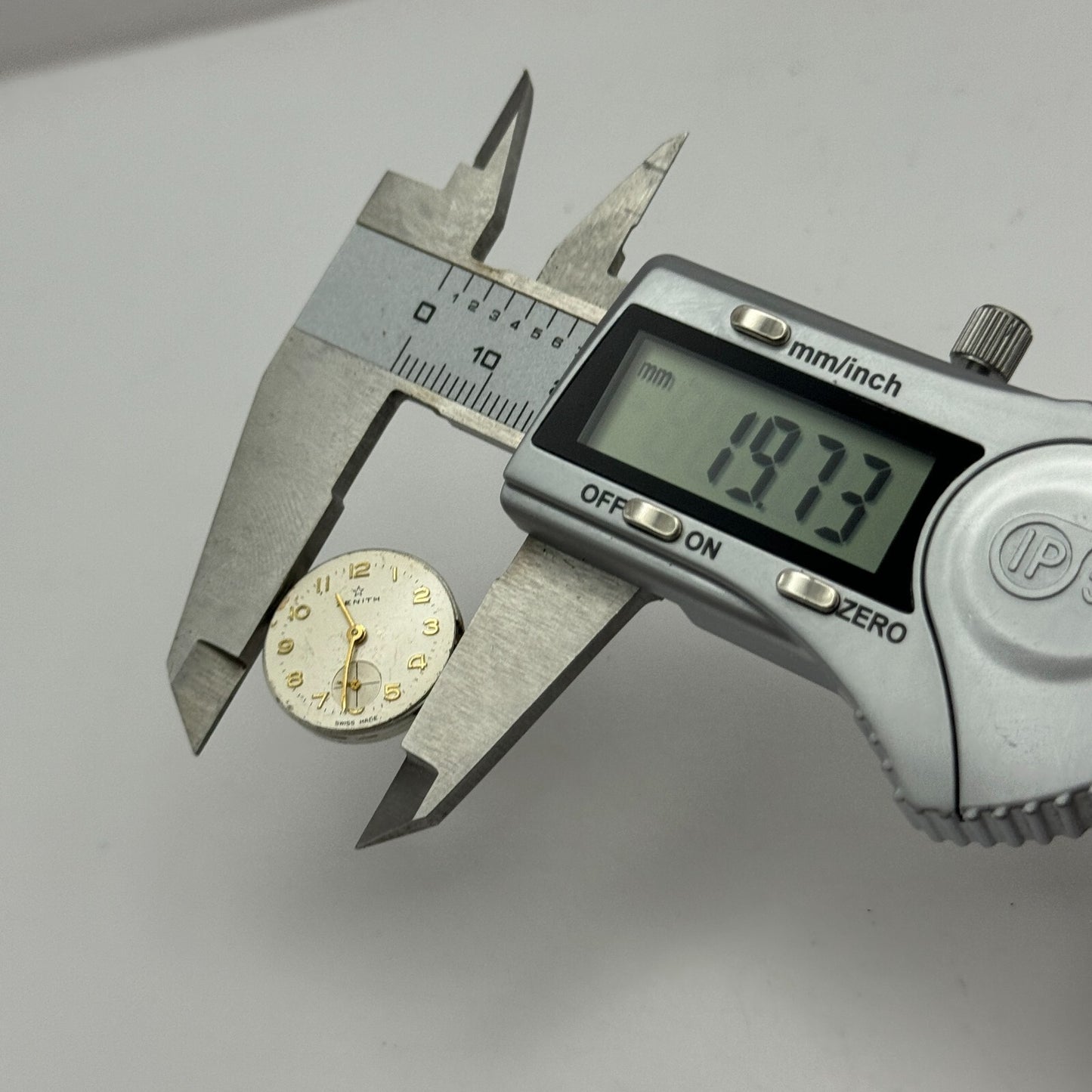19.7mm Ladies Zenith Cal 88 Manual Wind Watch Movement Swiss Vintage PARTS SPARE