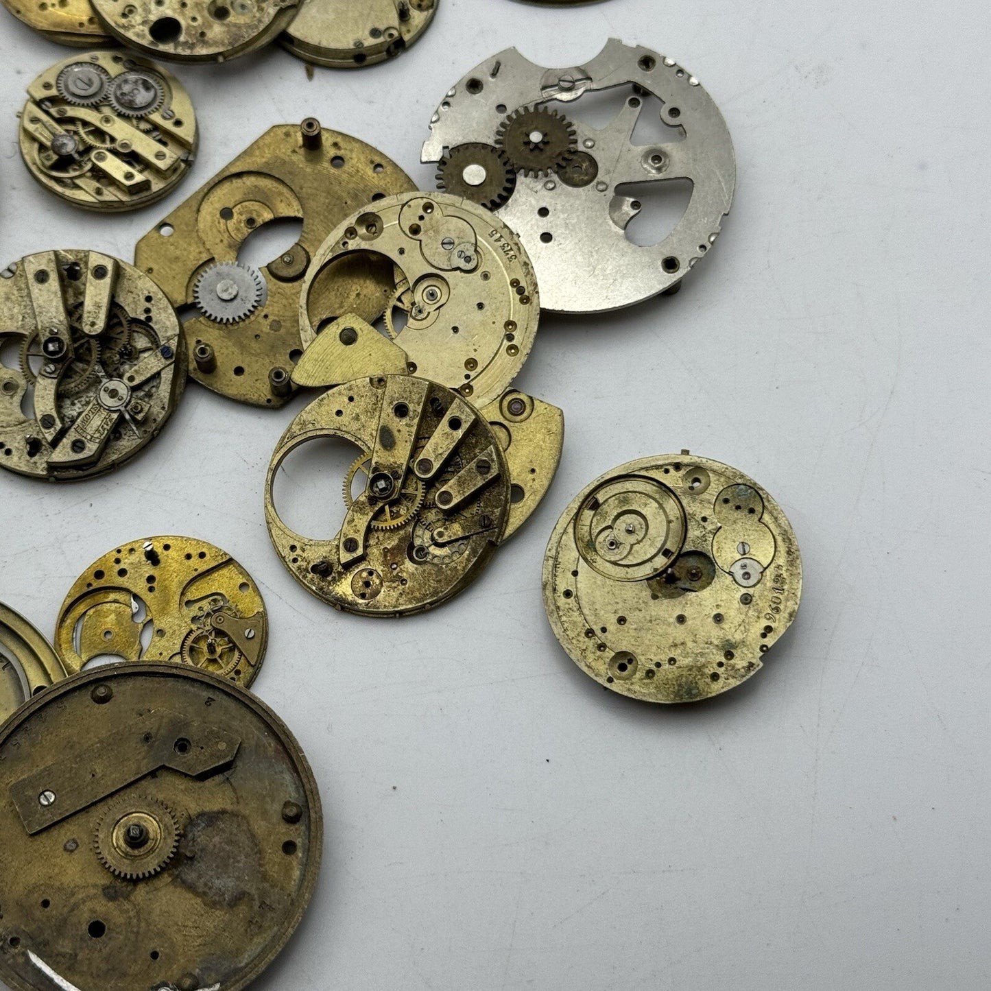 620 Grams Job Lot Of Pocket Watch Movements Parts For Spares / Repairs / Parts