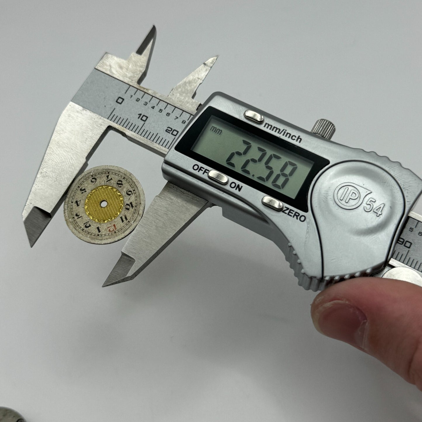 23.6mm Unidentified 15 Jewels Manual Wind Watch Movement Swiss Vintage PARTS