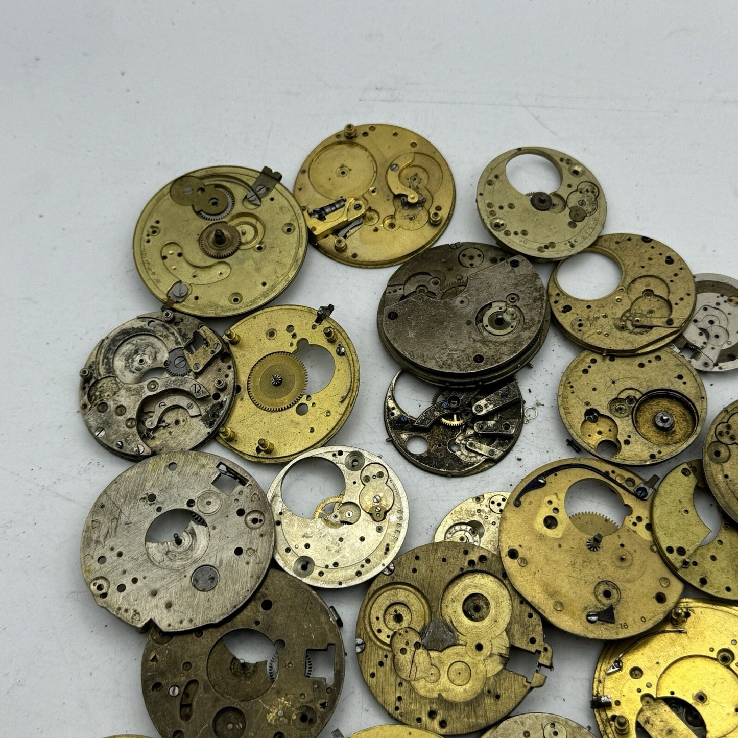 570 Grams Job Lot Of Pocket Watch Movements Parts For Spares / Repairs / Parts