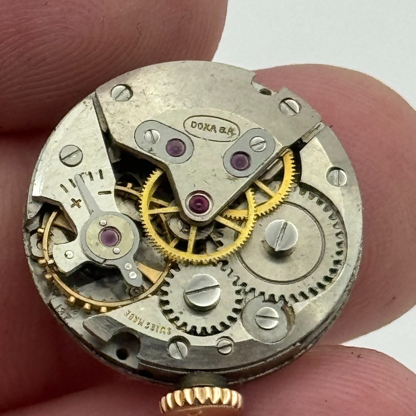 19.6mm Doxa Cal 137 8 3/4 Manual Wind Watch Movement Swiss Made Vintage PARTS
