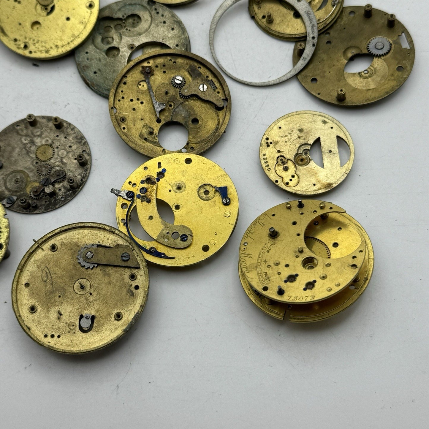 630 Grams Job Lot Of Pocket Watch Movements Parts For Spares / Repairs / Parts