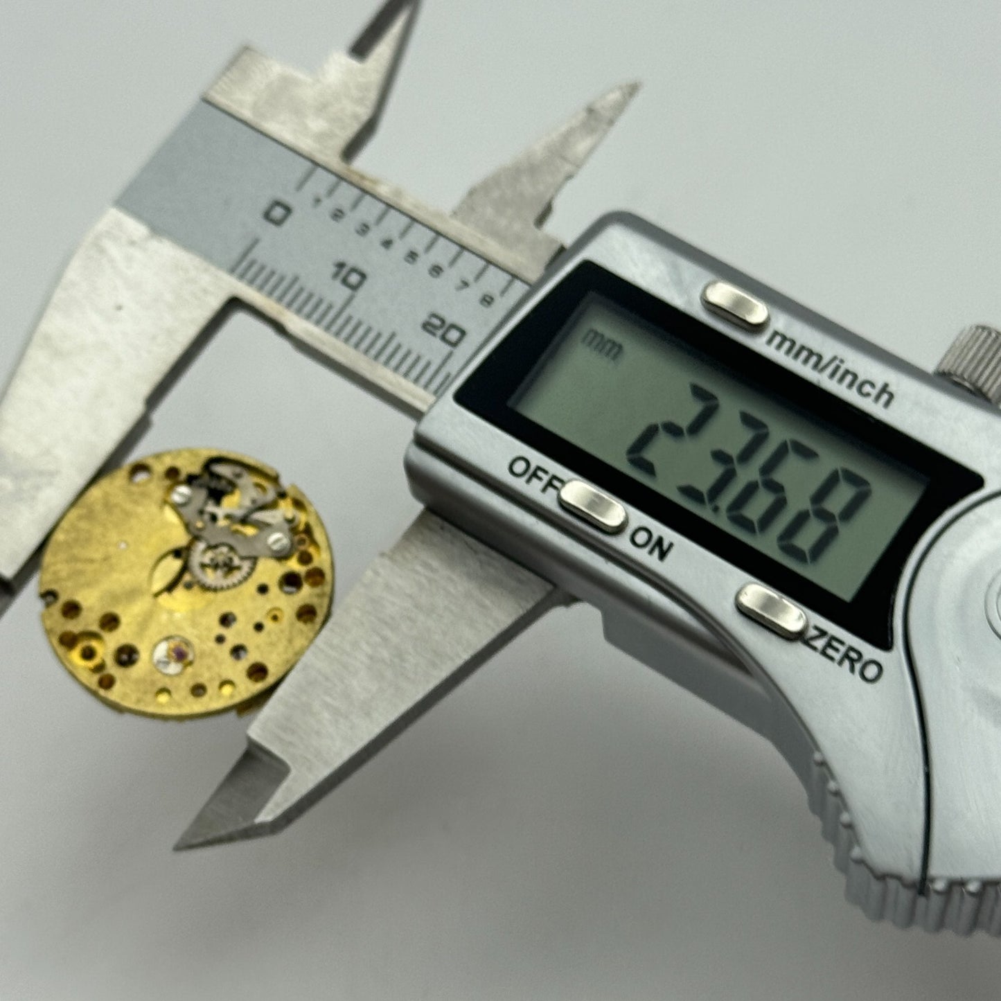23.6mm West End Watch Co W 707 Manual Wind Watch Movement Swiss Vintage PARTS