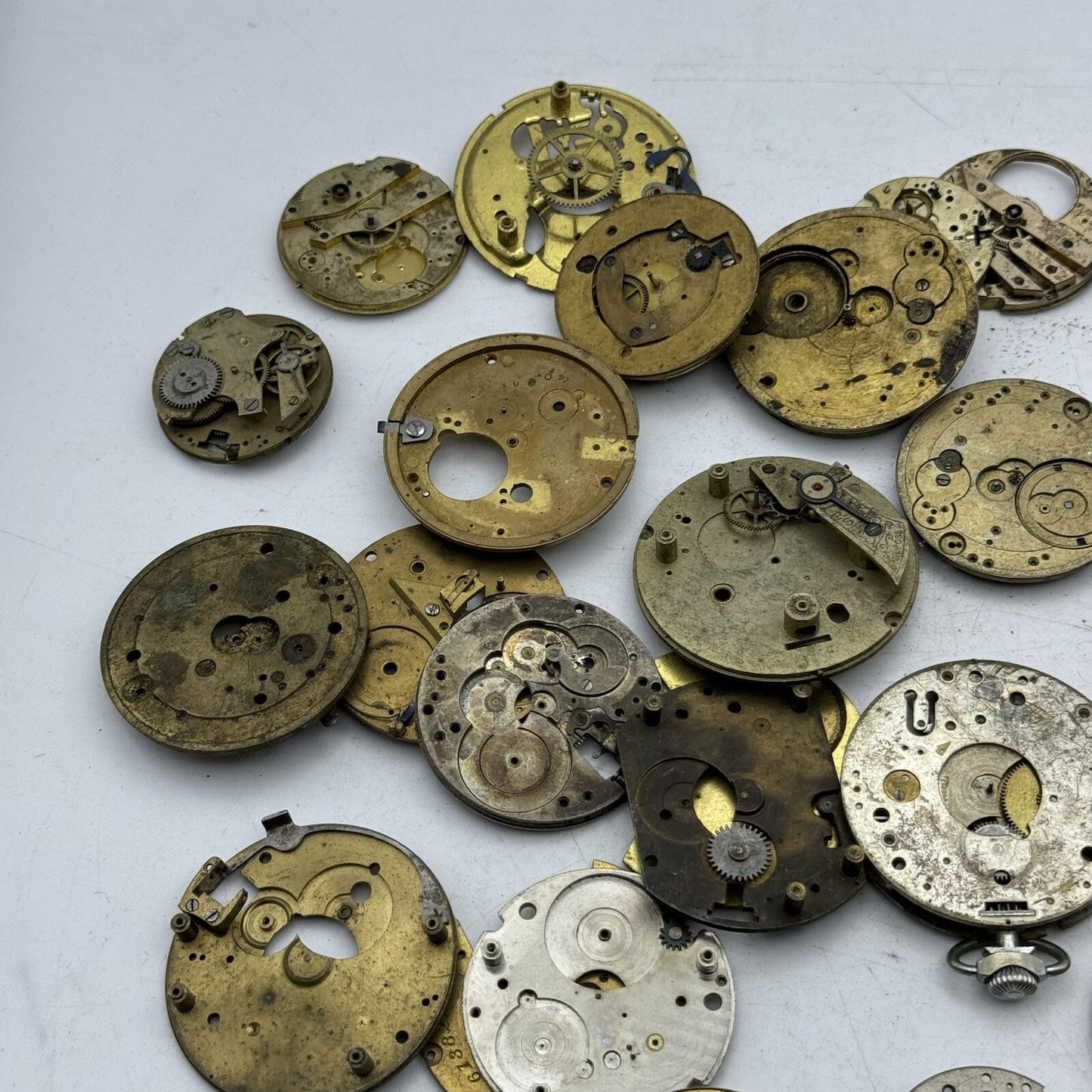 620 Grams Job Lot Of Pocket Watch Movements Parts For Spares / Repairs / Parts