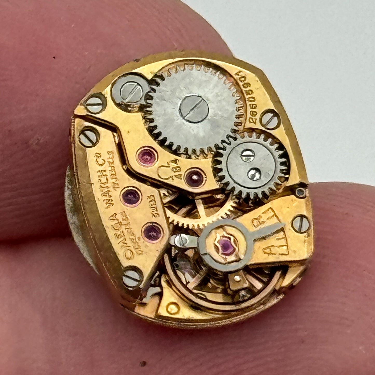 12.5mm Ladies Omega Cal 484 Manual Wind Watch Movement Swiss Vintage PARTS SPARE