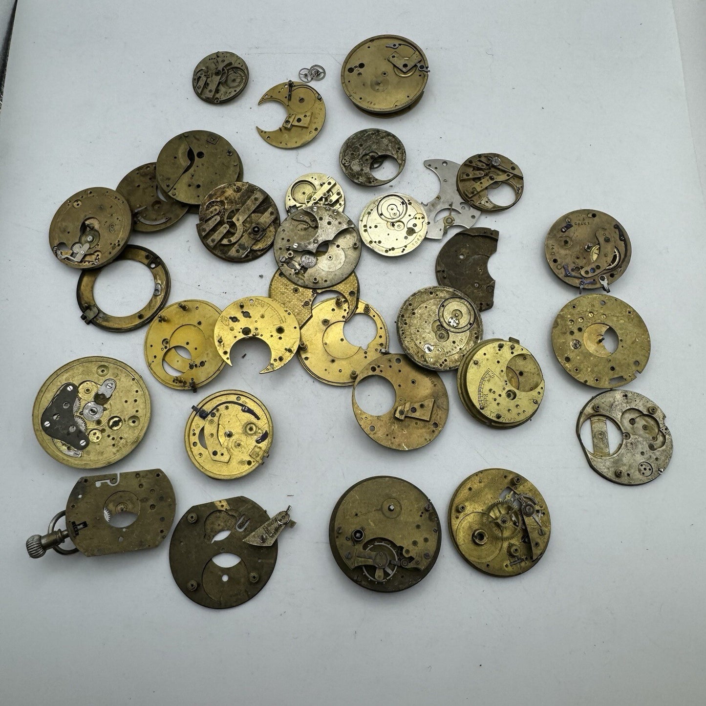 550 Grams Job Lot Of Pocket Watch Movements Parts For Spares / Repairs / Parts