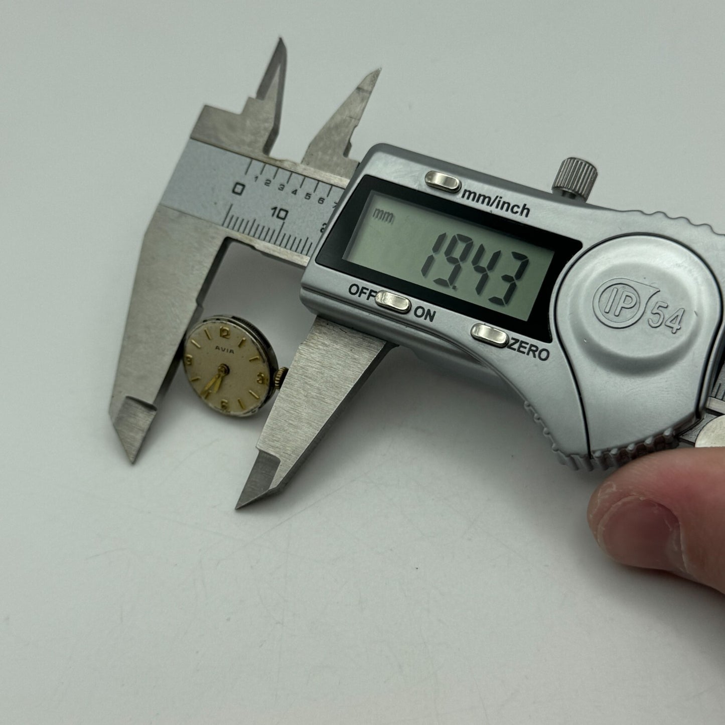 17.5mm Ladies Avia Felsa F 4023 Manual Wind Watch Movement Swiss Vintage PARTS