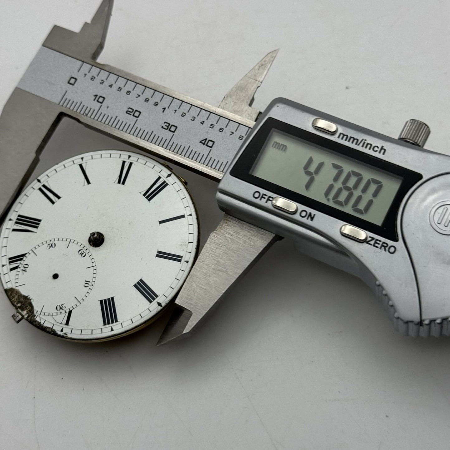 47.8mm Unidentified London Pocket Watch Movement Roman Numerals Dial FOR PARTS