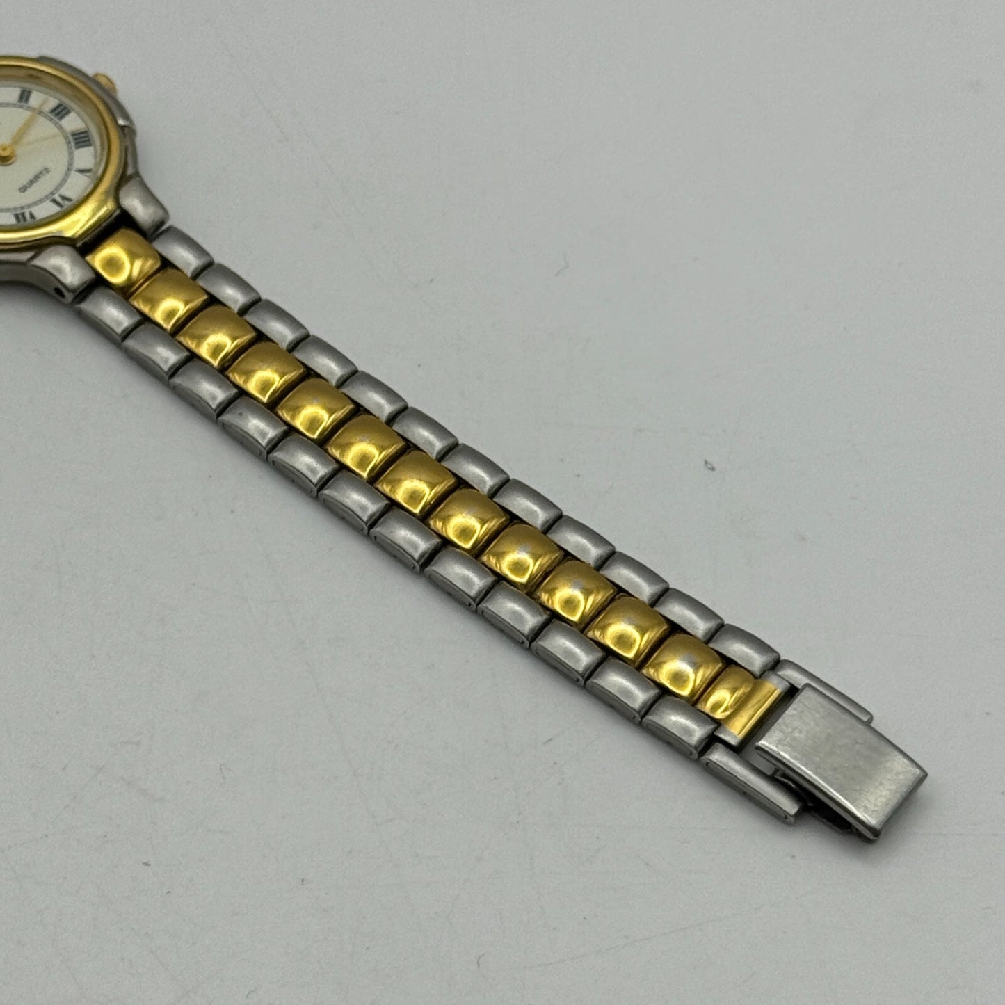 24mm Working Ladies Accurist 813000 Two Tone Vintage Quartz Watch Japan 7.3 Inch
