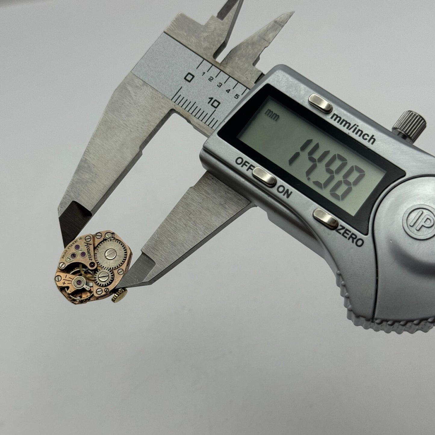 15mm Ladies Accurist FHF 60 Manual Wind Watch Movement Swiss Vintage PARTS