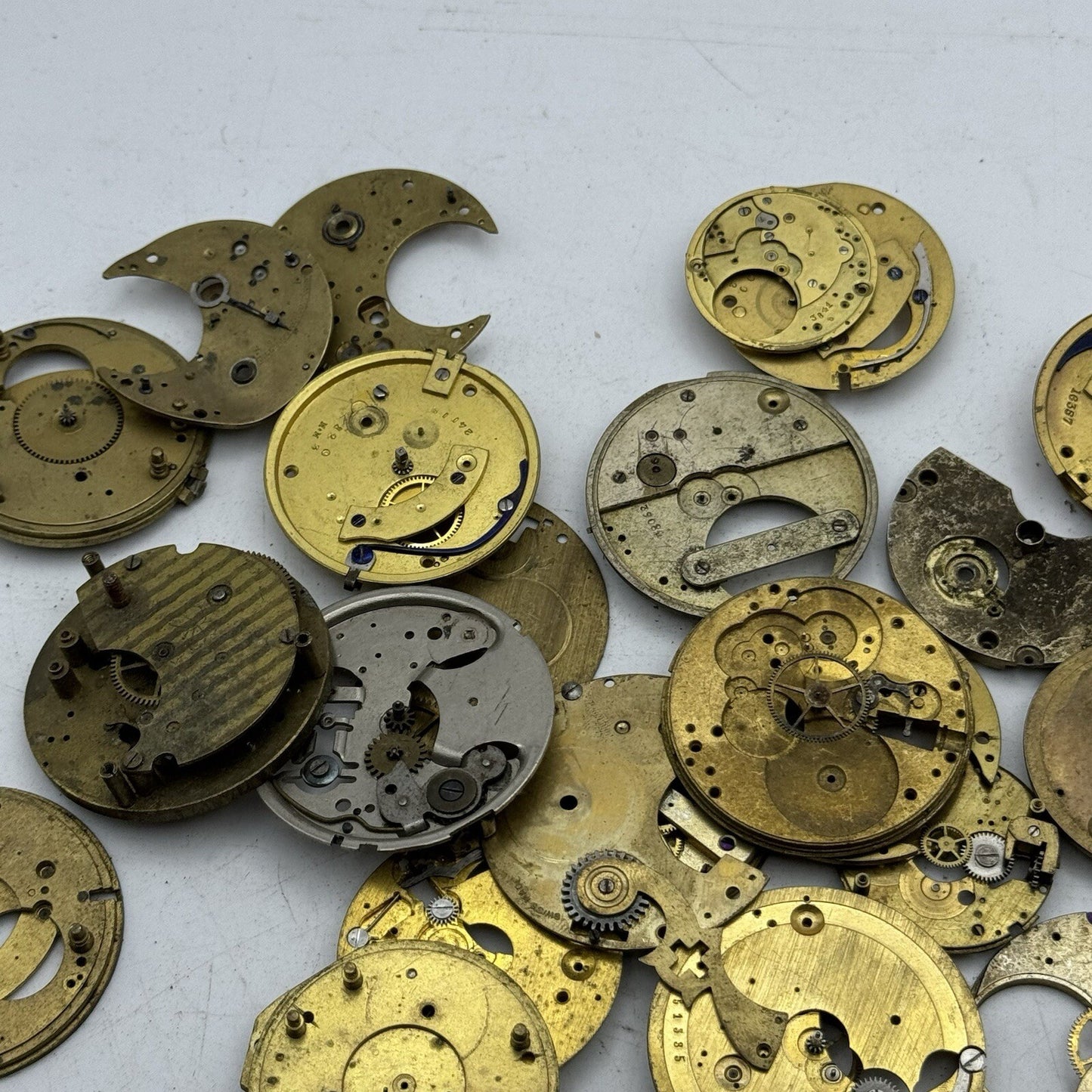 570 Grams Job Lot Of Pocket Watch Movements Parts For Spares / Repairs / Parts