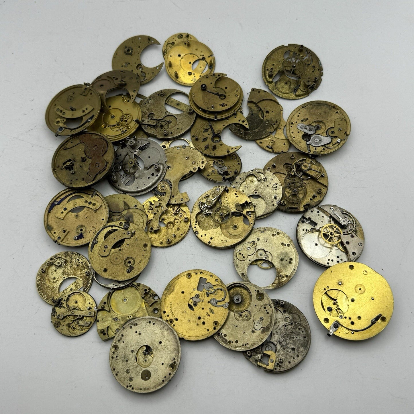 570 Grams Job Lot Of Pocket Watch Movements Parts For Spares / Repairs / Parts