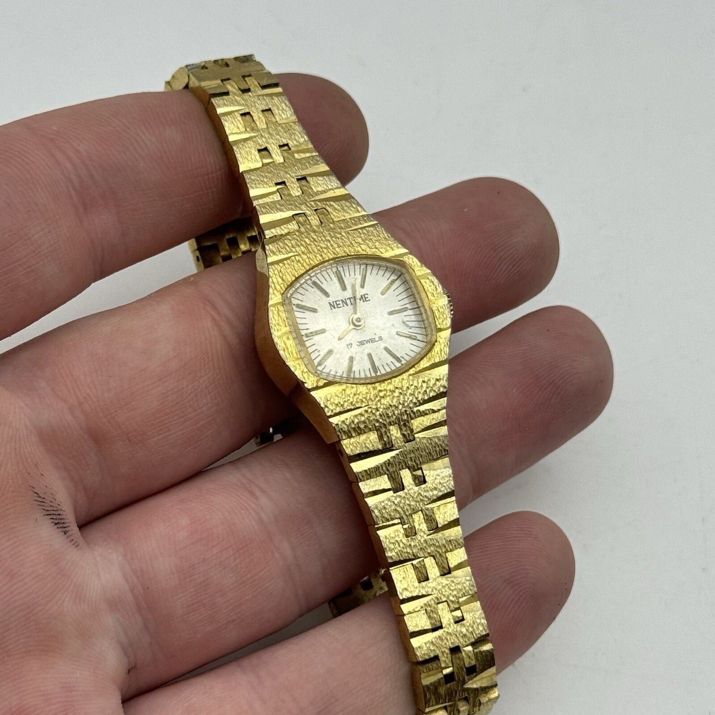 23mm Ladies Nentime Gold Plated Manual Wind Watch Swiss Vintage RUNS 2 MINS FAST