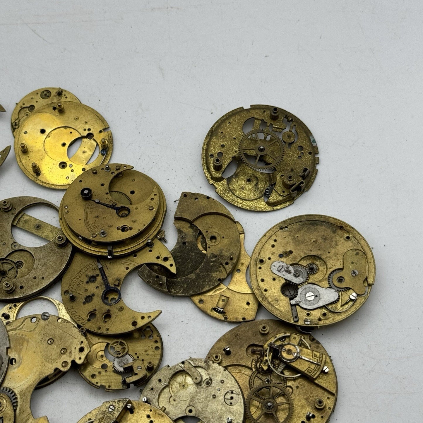 570 Grams Job Lot Of Pocket Watch Movements Parts For Spares / Repairs / Parts