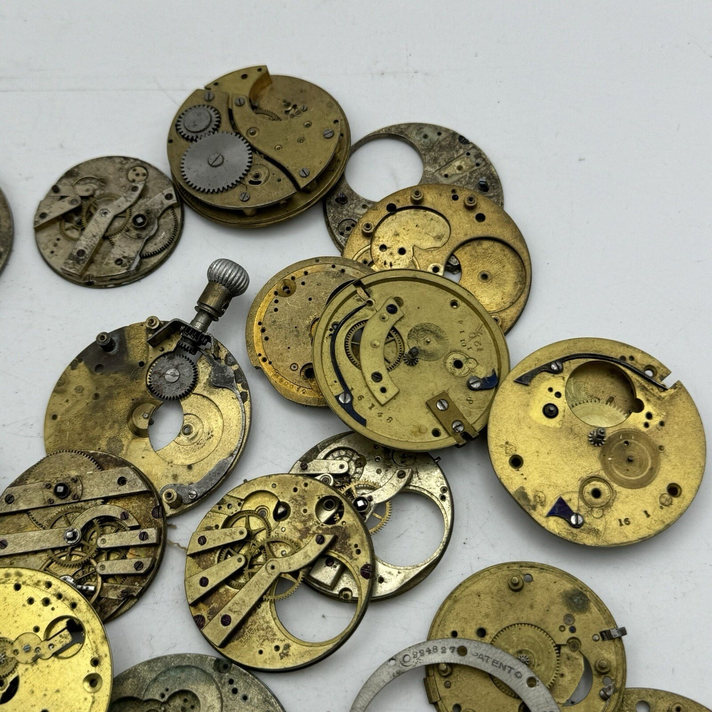 630 Grams Job Lot Of Pocket Watch Movements Parts For Spares / Repairs / Parts