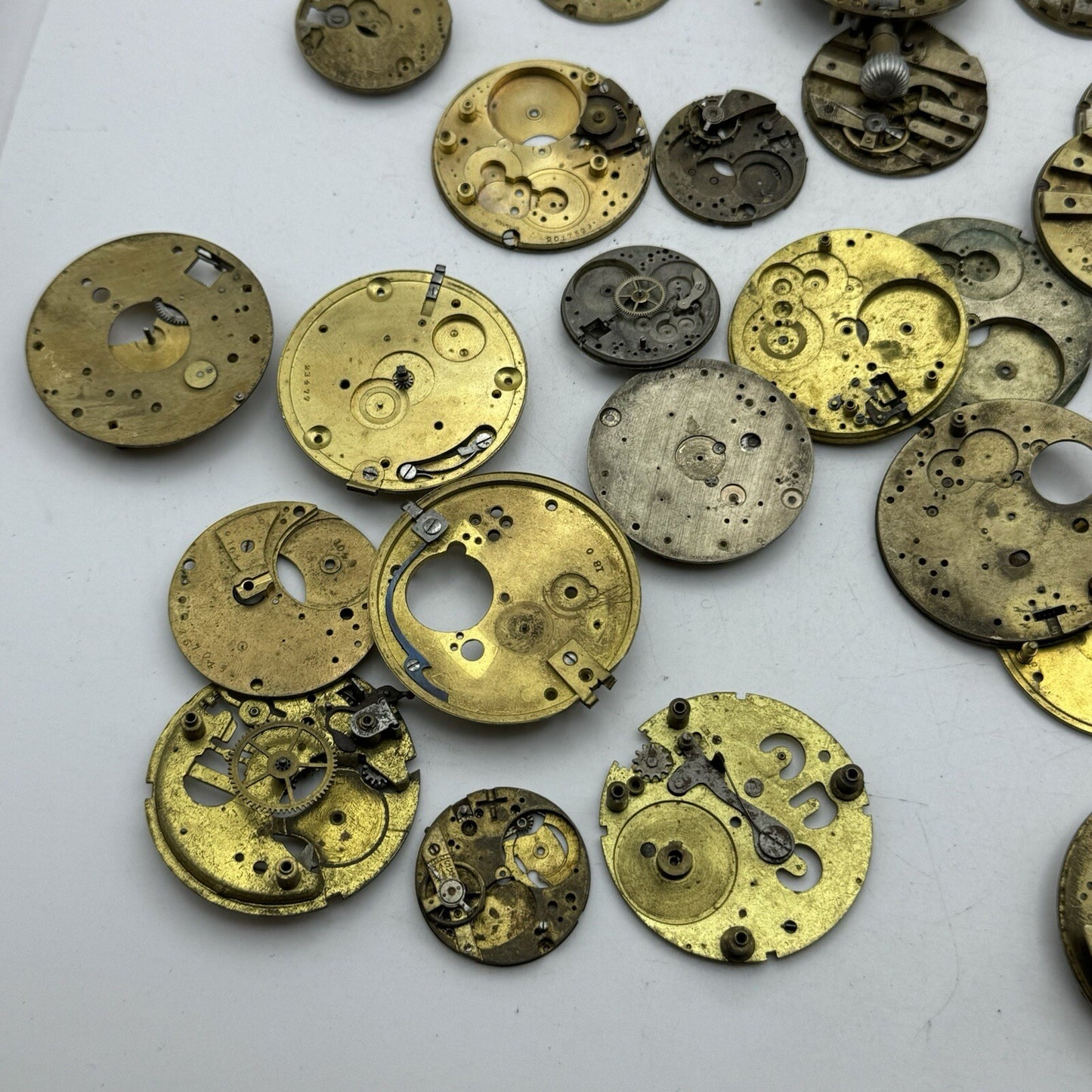 630 Grams Job Lot Of Pocket Watch Movements Parts For Spares / Repairs / Parts