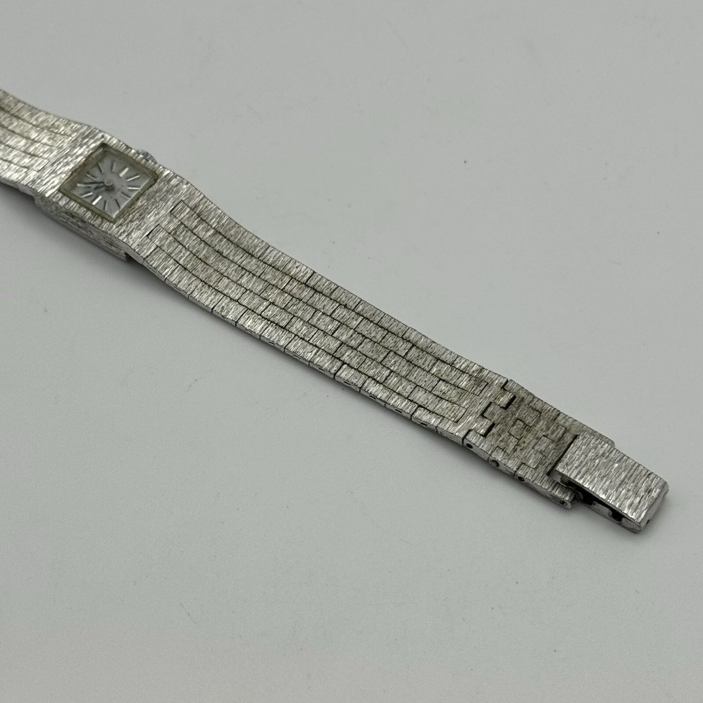 15mm WORKING Ladies Regency Silver Tone Bark Affect Manual Wind Vintage Watch