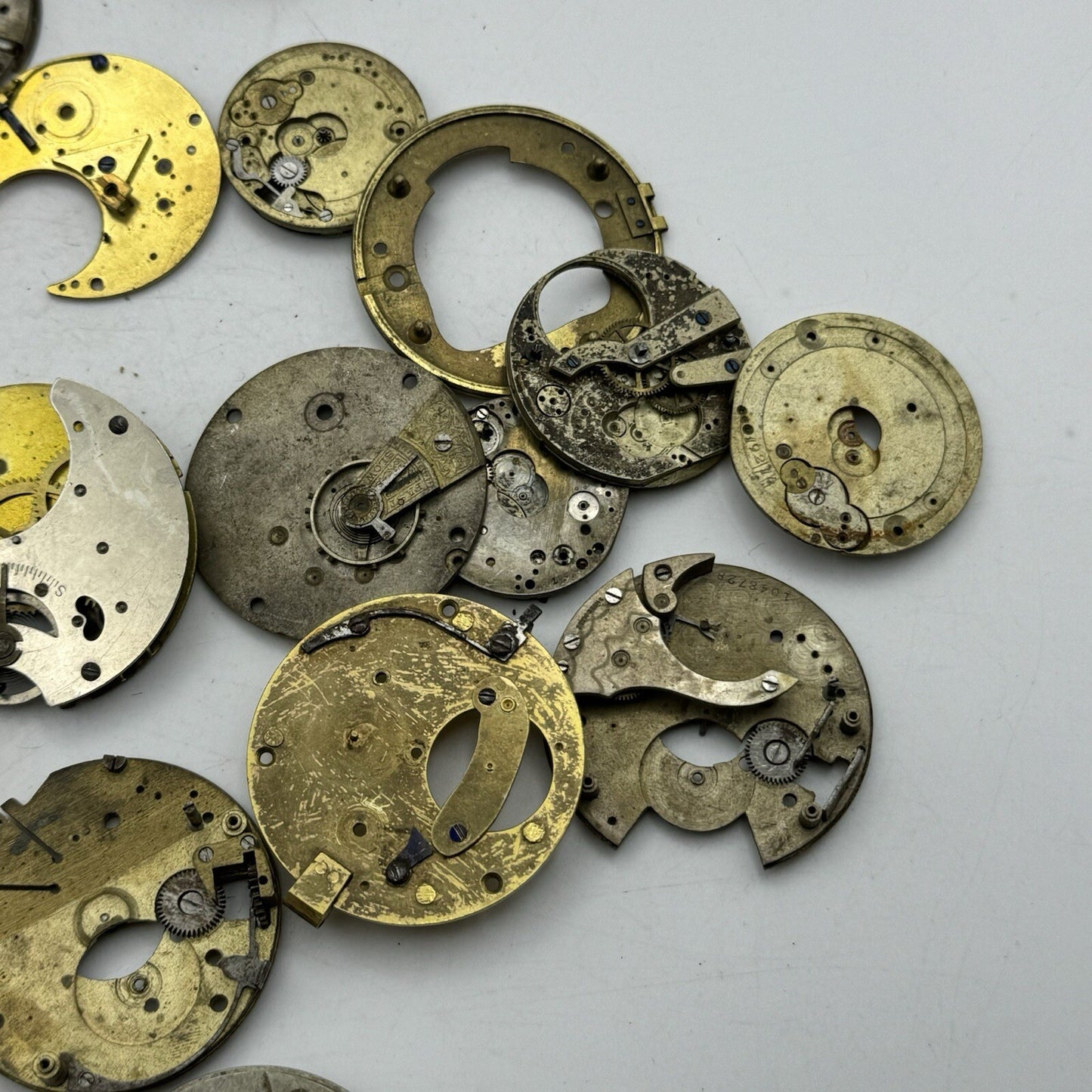 510 Grams Job Lot Of Pocket Watch Movements Parts For Spares / Repairs / Parts