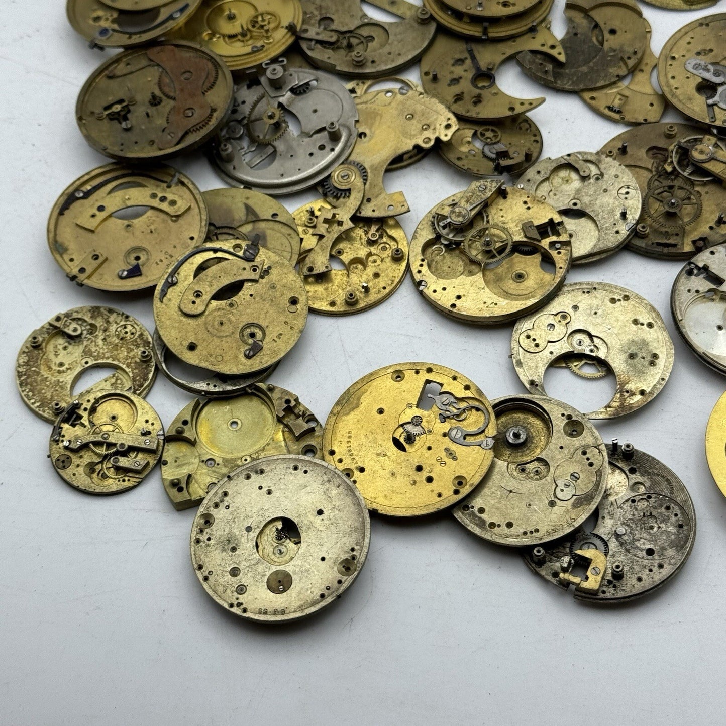 570 Grams Job Lot Of Pocket Watch Movements Parts For Spares / Repairs / Parts