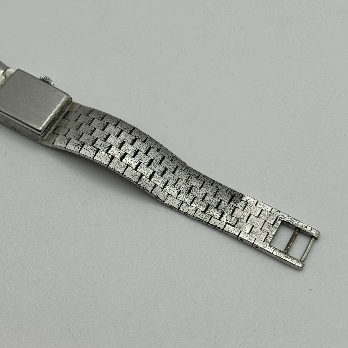15mm WORKING Ladies Regency Silver Tone Bark Affect Manual Wind Vintage Watch