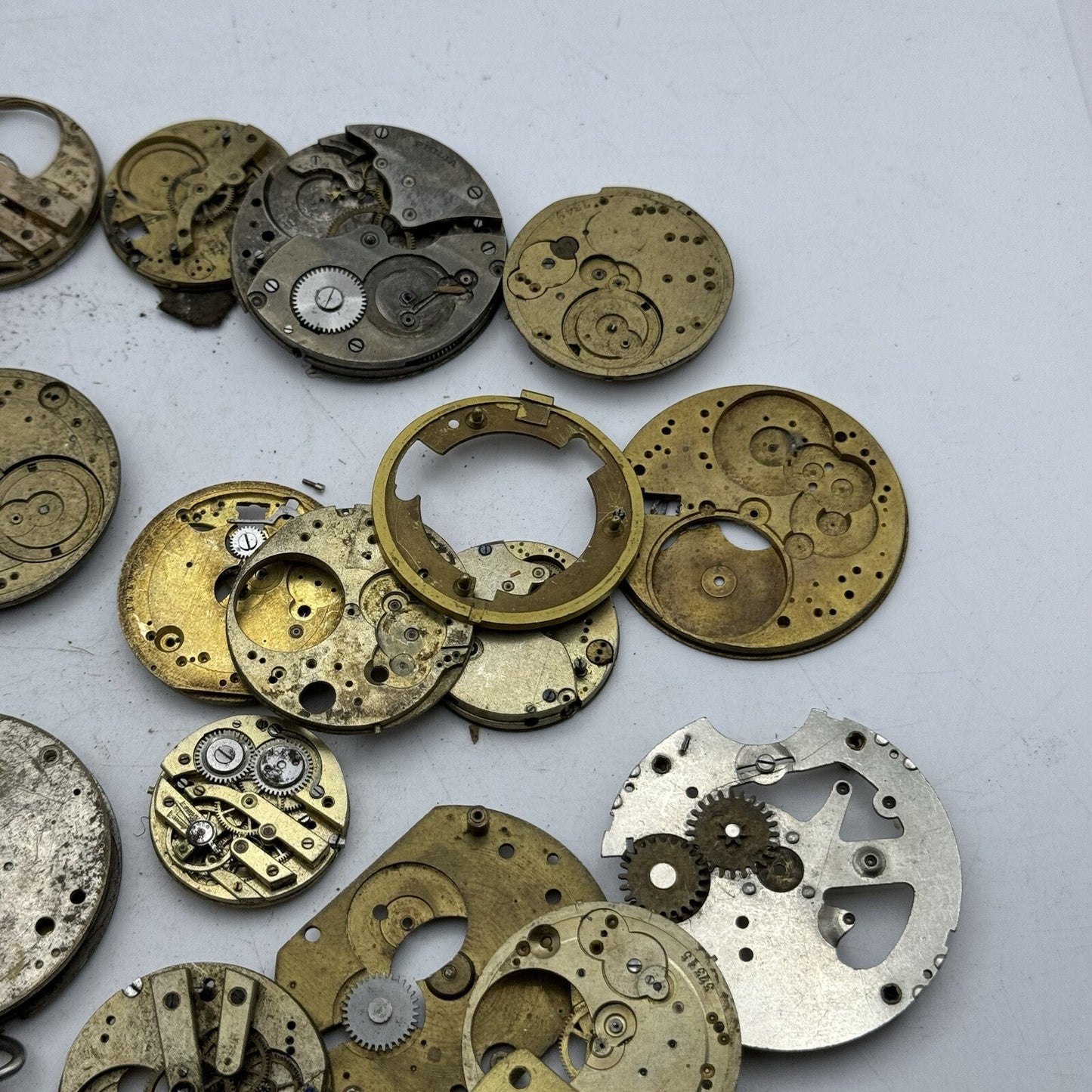 620 Grams Job Lot Of Pocket Watch Movements Parts For Spares / Repairs / Parts