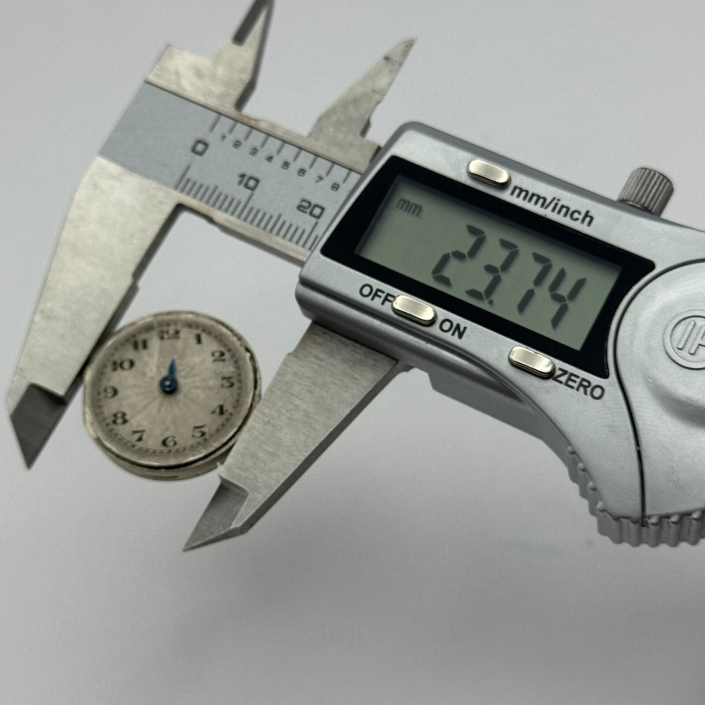 23.6mm Cyma Ref 030 Tavannes Manual Wind Watch Movement Swiss Vintage PARTS