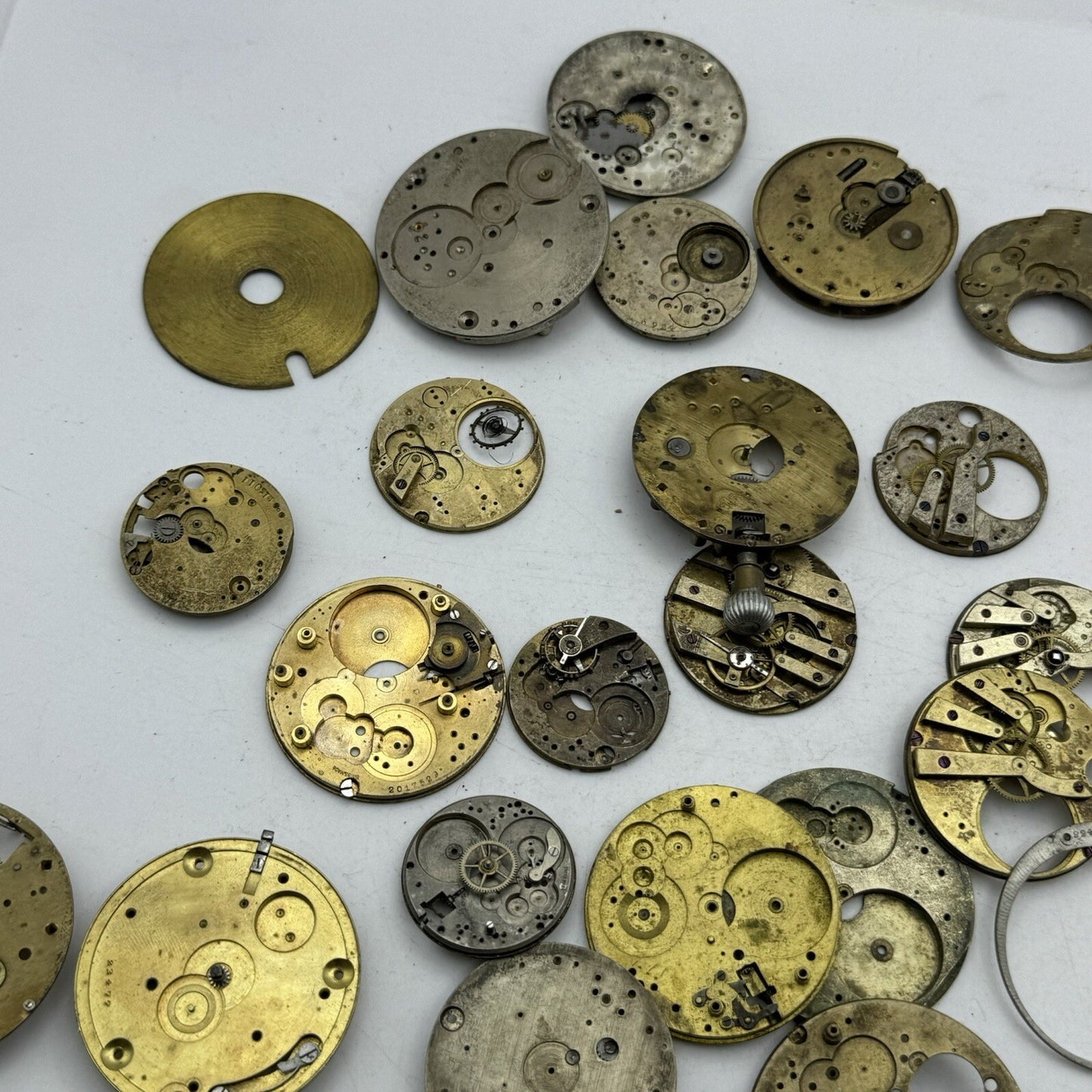 630 Grams Job Lot Of Pocket Watch Movements Parts For Spares / Repairs / Parts