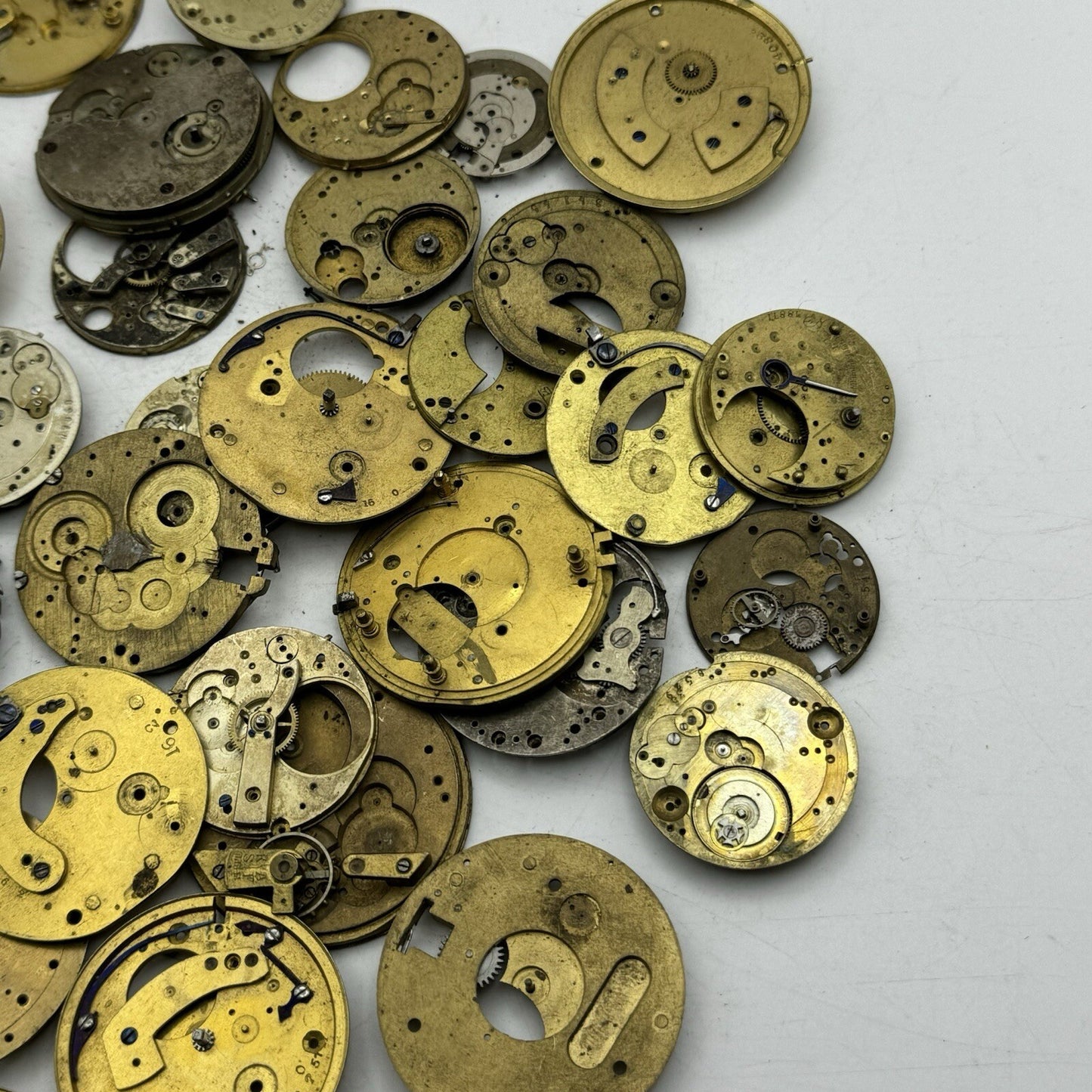 570 Grams Job Lot Of Pocket Watch Movements Parts For Spares / Repairs / Parts