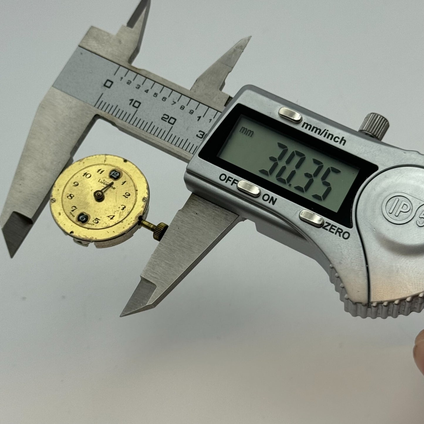 23.6mm Lucerne Basis Watch ZZ Manual Wind Swiss Watch Movement Vintage PARTS